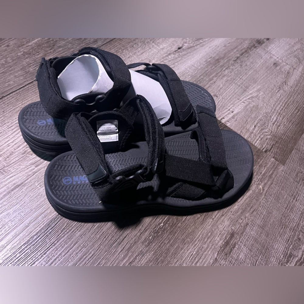 NWOT Magellan Outdoors Black Men's Sandals